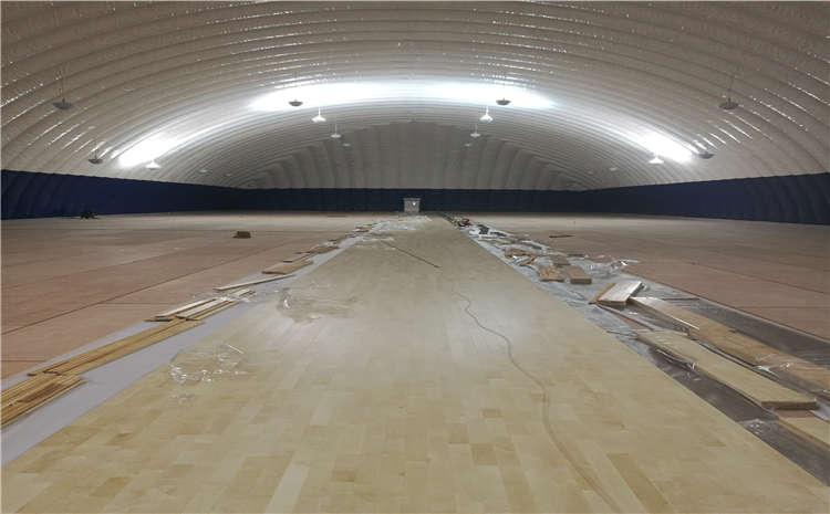 24厚風雨操場地板施工技術方案