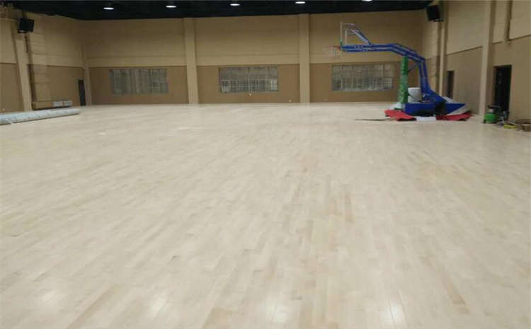 楓樺木NBA籃球場木地板哪個(gè)牌子好？